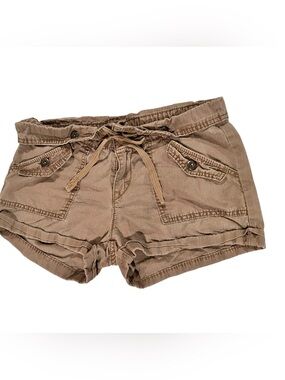 Levi's Womens Size 9 Beige Mid Rise Khaki Chino Cuffed Shorts Summer Travel C-7